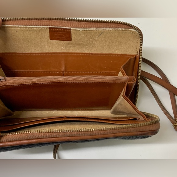 Vtg 2 Tone Pebbled All Weather Leather Dooney Bourke Cross Body Bag Purse - Picture 13 of 16